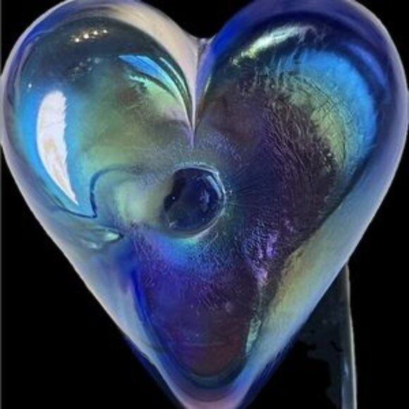 Paperweight Glass Heart shaped 2 1/2 inch x 2 1/ 4 x 1 inch thick - Picture 3 of 5